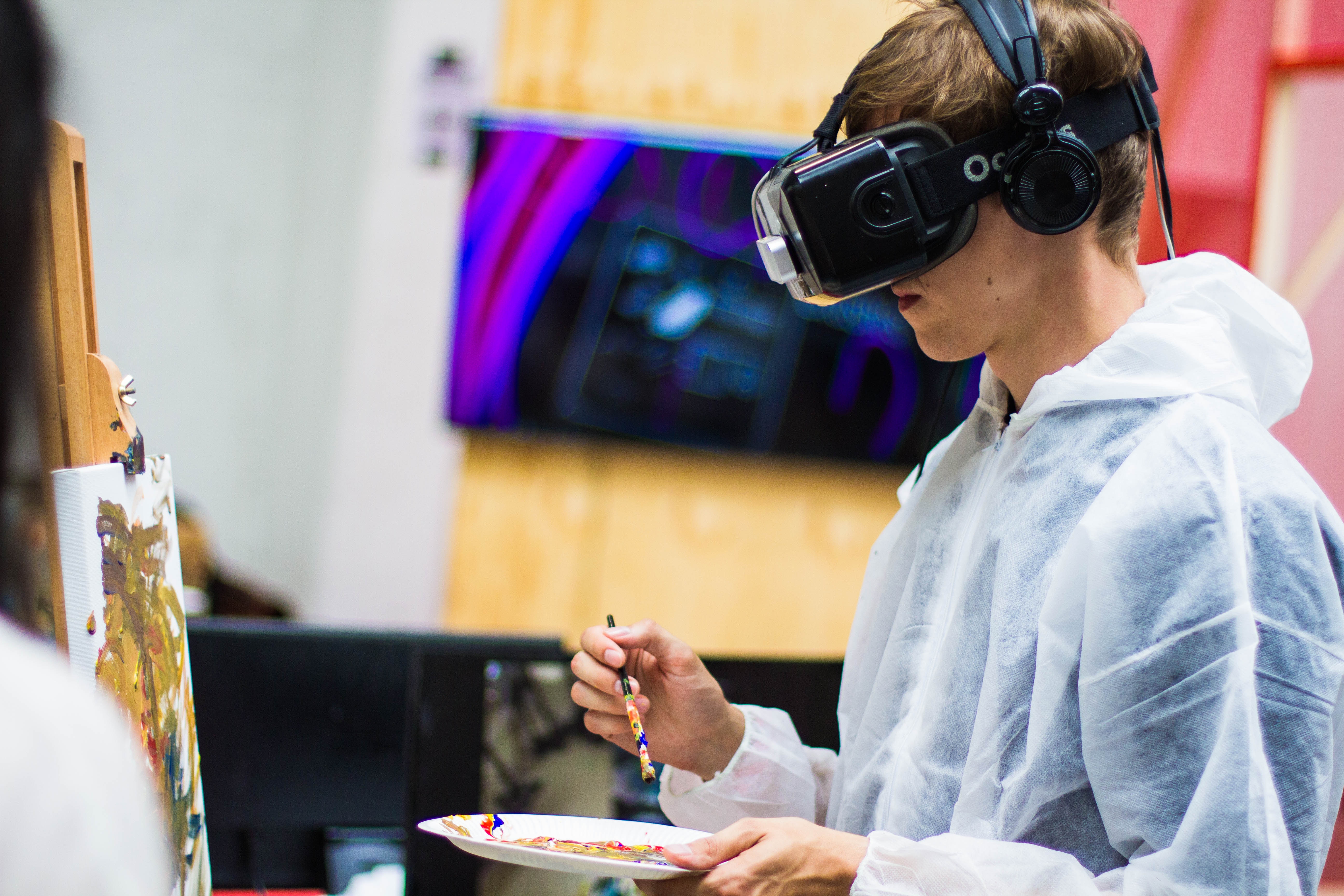 5 Virtual Reality Jobs that Pay the Most